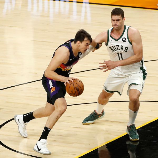 Suns lose Saric early in Game 1 with knee injury