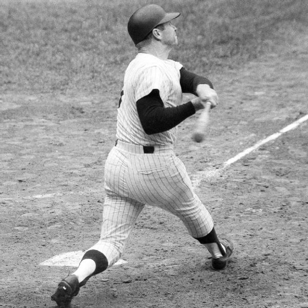 Former Yankee sues HOF to get Mantle bat back