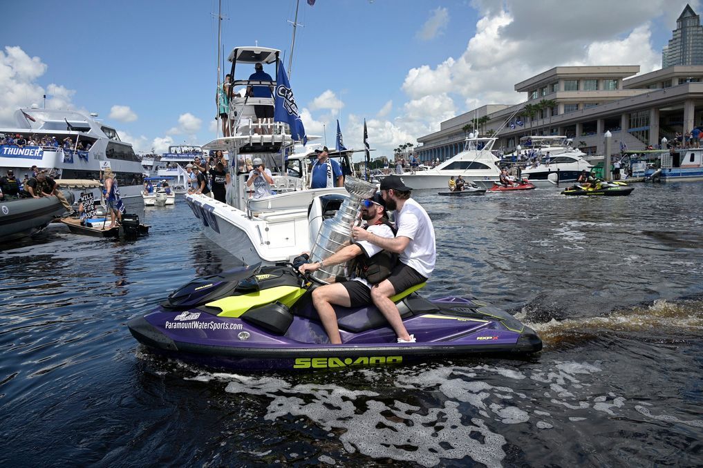 Tampa Bay Lightning celebrates Stanley Cup win with boat parade