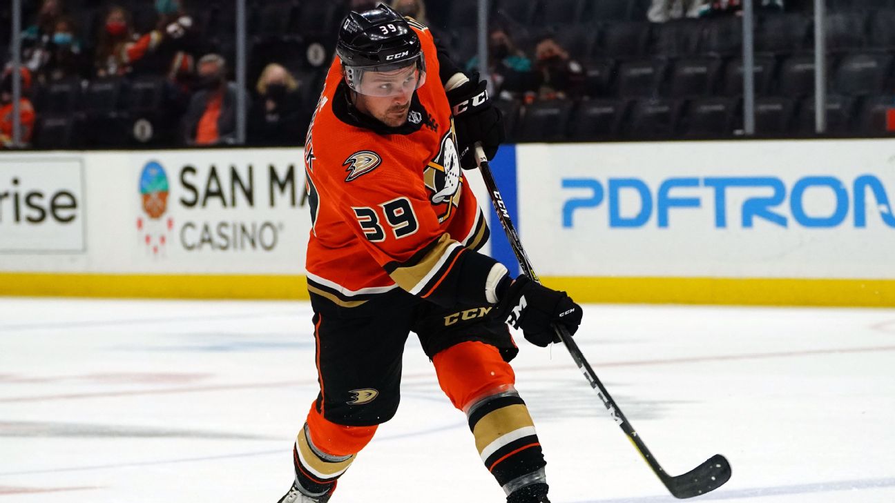 Anaheim Ducks re-sign Carrick brothers, Vinni Lettieri to 1-year ...