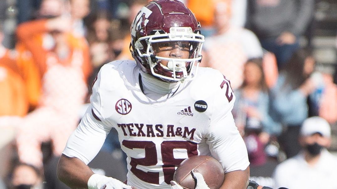 Isaiah Spiller Followed in His Father's Texas A&M Footsteps, Now He's  Taking On the NFL - FanBuzz