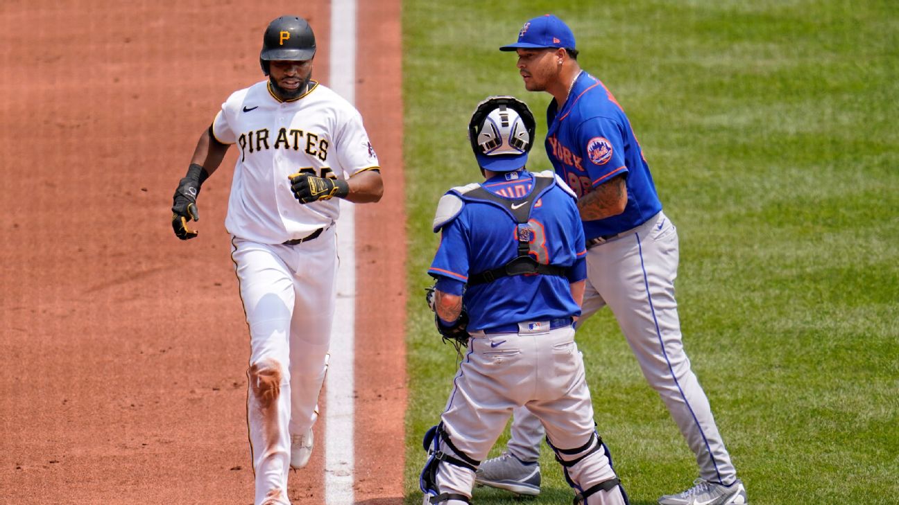 Pirates swipe 3 runs off Mets' bizarre mistake