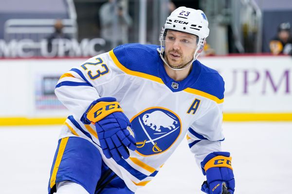 New Panthers forward Reinhart gets 3-year deal