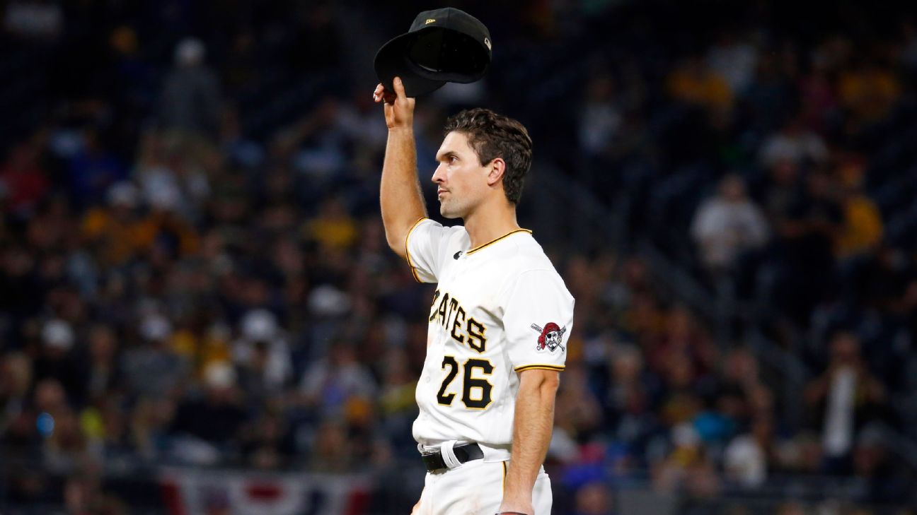 Pirates trade All-Star second baseman Frazier to Padres