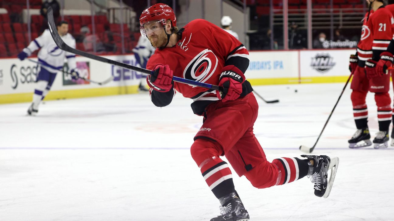 Hurricanes sign Ethan Bear to one-year contract extension