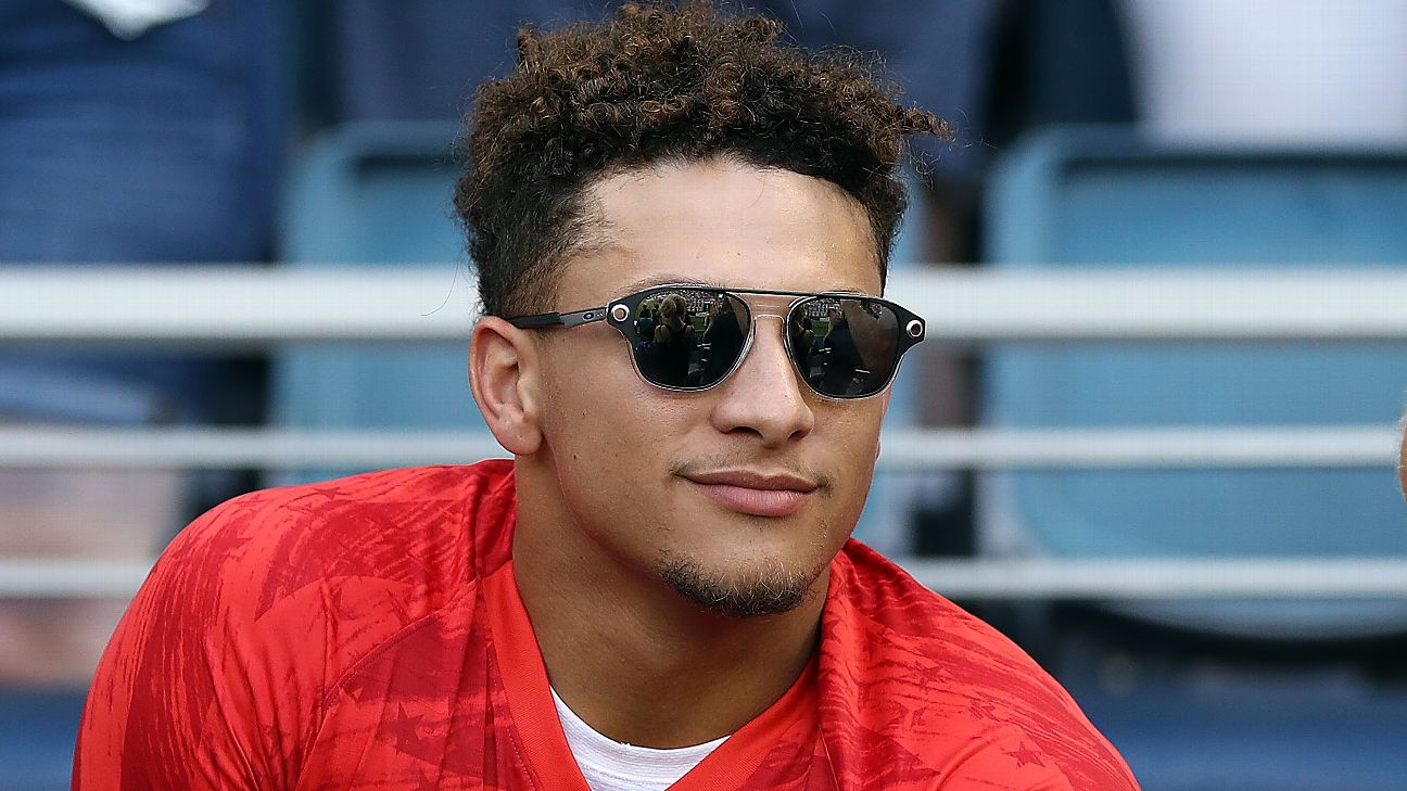 Patrick Mahomes Apologizes to Fantasy Football Owners