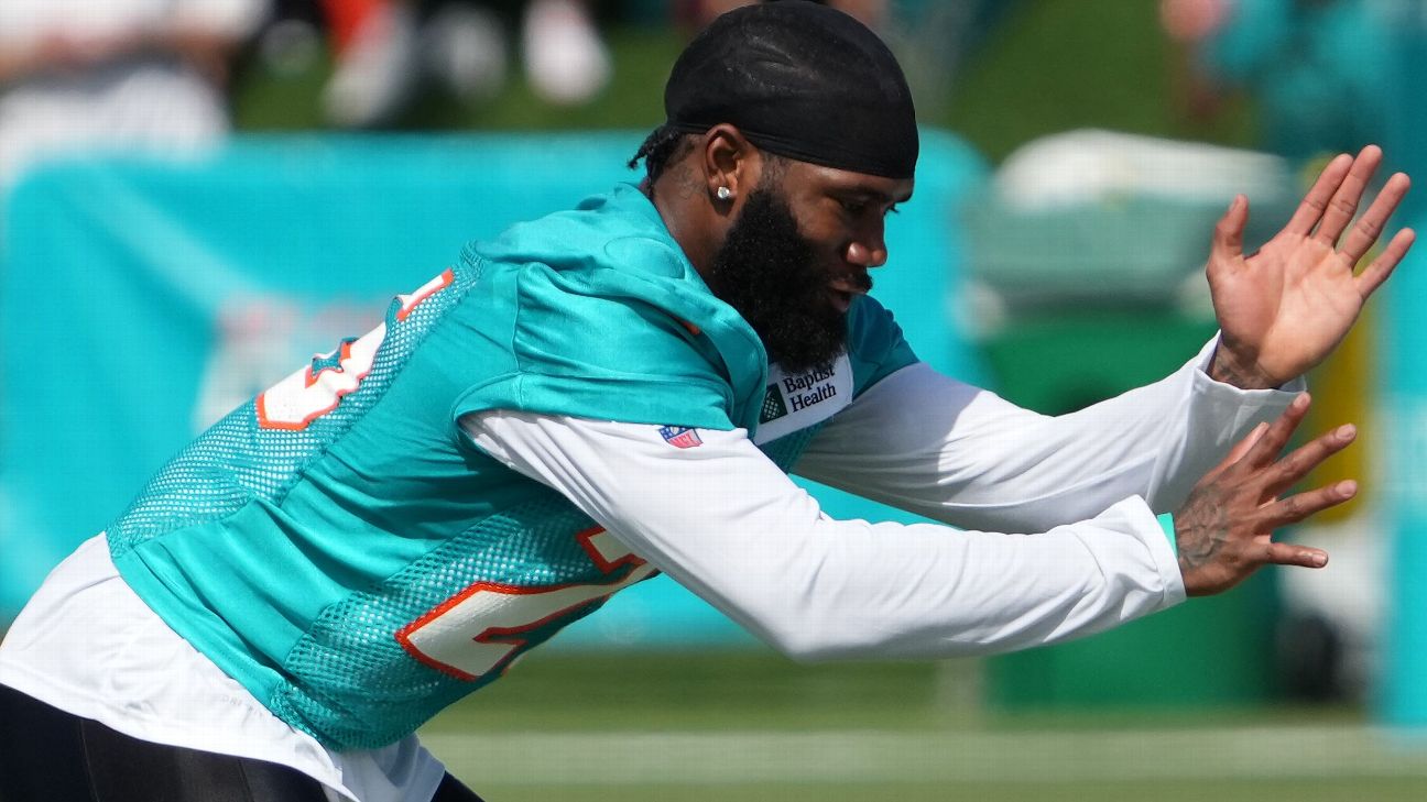 Miami Dolphins CB Xavien Howard not at mandatory minicamp over 'unique'  contract renegotiation - ESPN