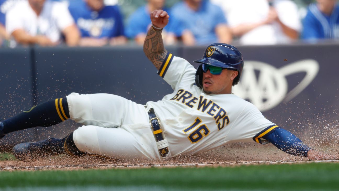 Mariners trade Winker, Toro to Brewers for second baseman Kolten