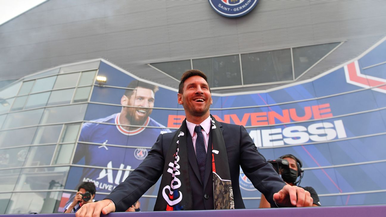 Lionel Messi poses in new PSG kit as he silences any rumours of transfer  return to Barcelona