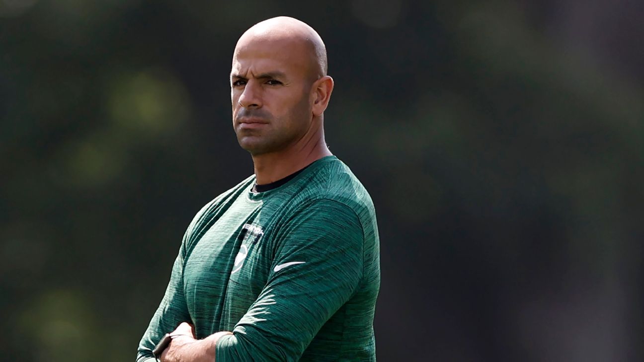 Robert Saleh shows off his conditioning ahead of coaching debut for New ...