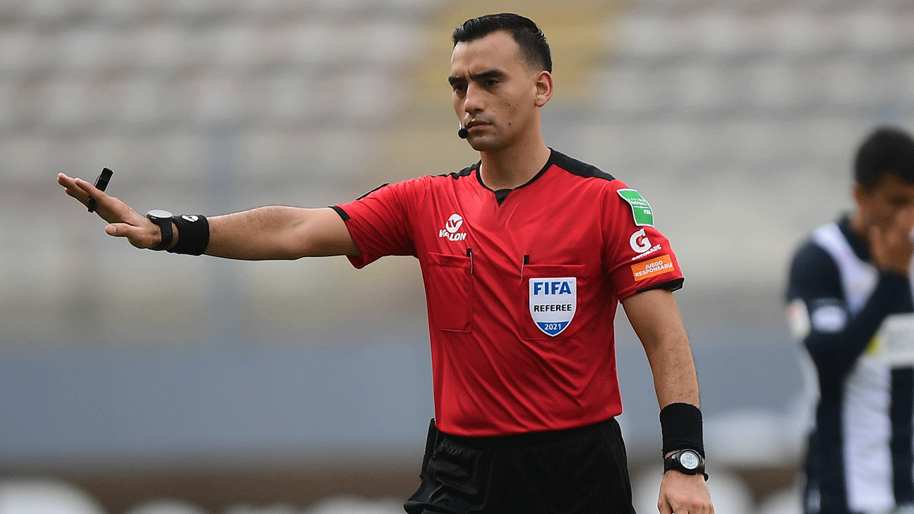 Augusto Menéndez será el árbitro del clásico entre Universitario y Alianza Lima - ESPN