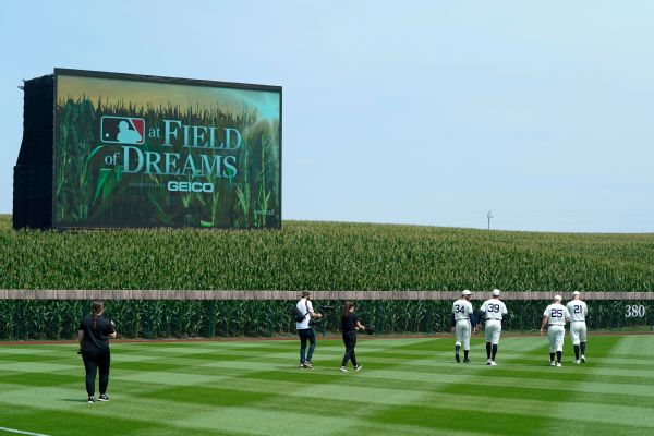 Reports: Cubs-Reds next 'Field of Dreams' game