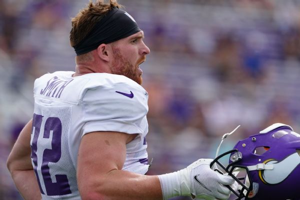 Vikings' Smith retiring a year after heart surgery