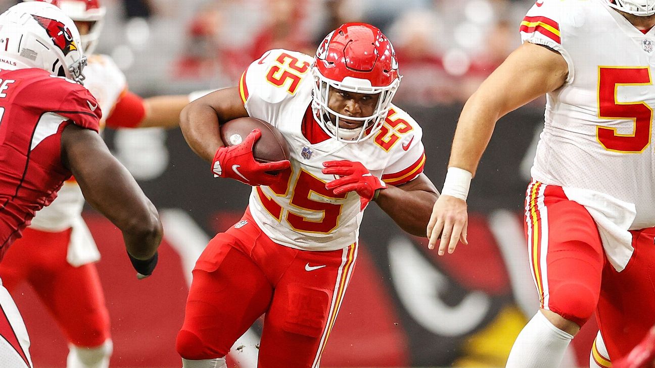 Source -- Kansas City Chiefs RB Clyde Edwards-Helaire believed to have  suffered high ankle sprain - ESPN