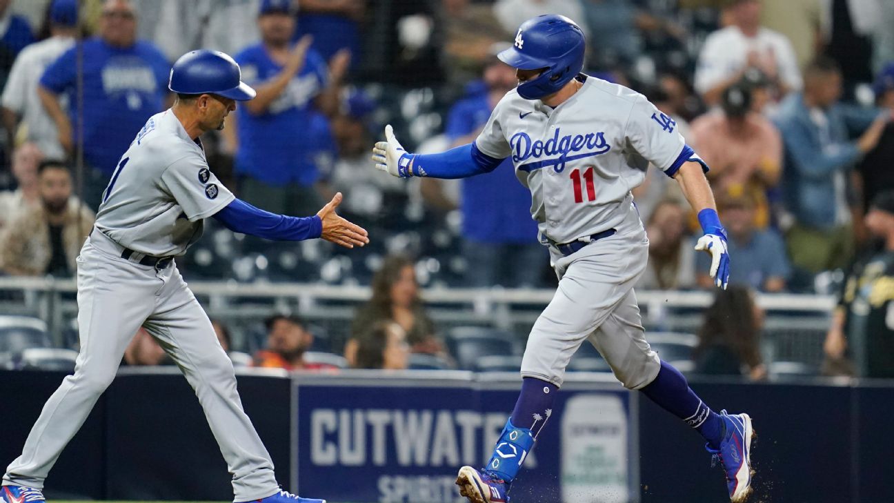 Cronenworth walk-off single lifts Padres over Dodgers in 10th