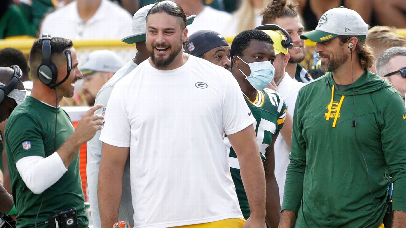 Aaron Rodgers provides hilarious update on David Bakhtiari status