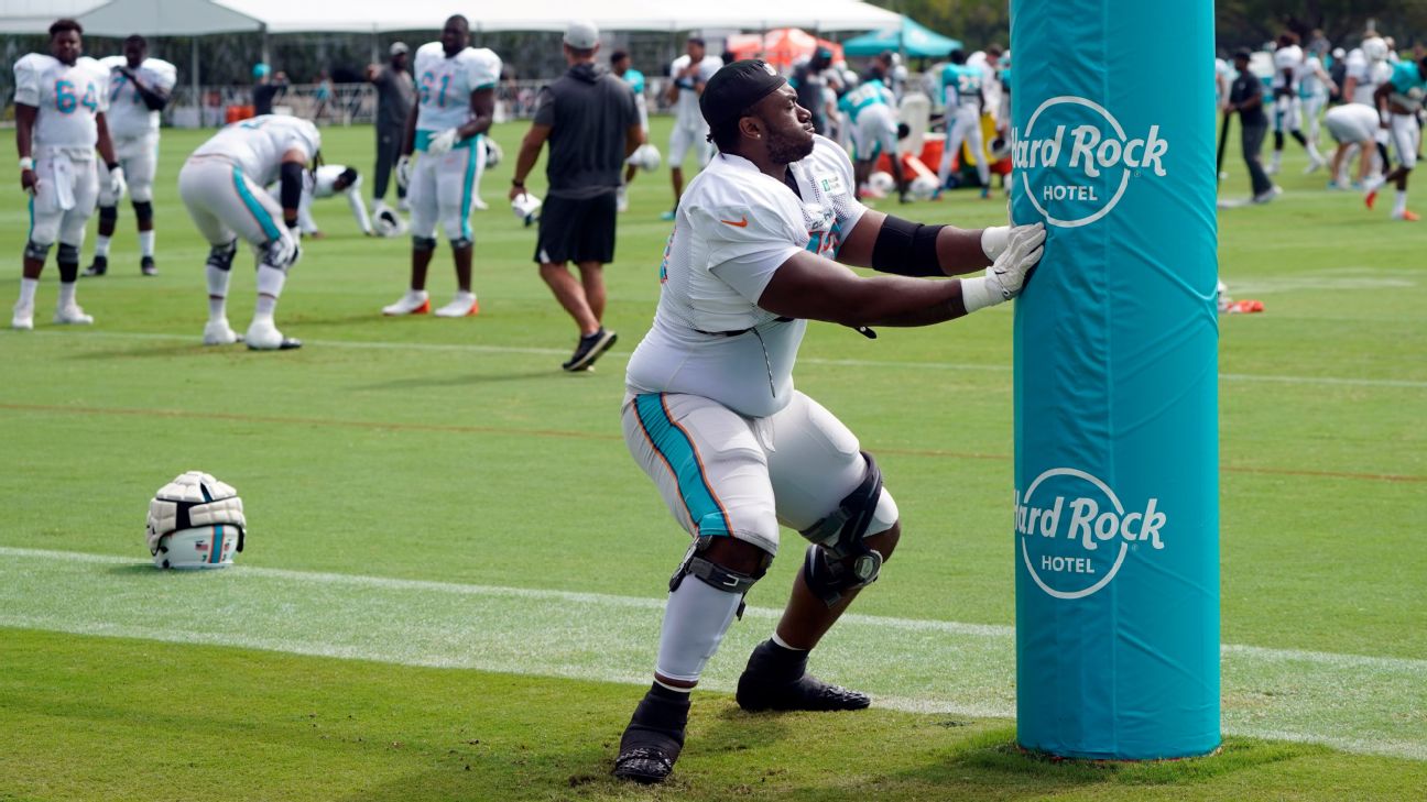 Unvaccinated Dolphins tight end activated off COVID-19 list