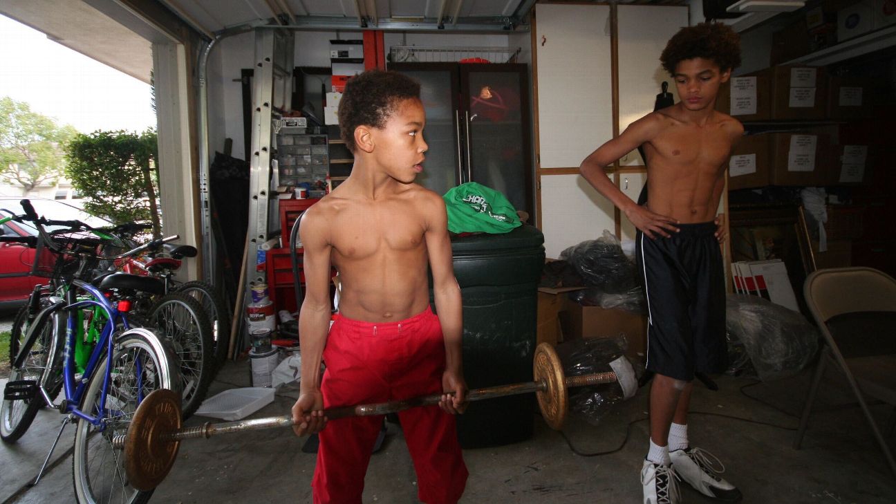 The Sporting News on X: Brothers Amon-Ra St. Brown (Lions WR) and  Equanimeous St. Brown (Packers WR) are facing each other, so the family  came prepared with dual jerseys 