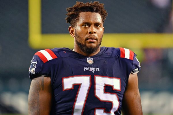Patriots trade offensive tackle Herron to Raiders