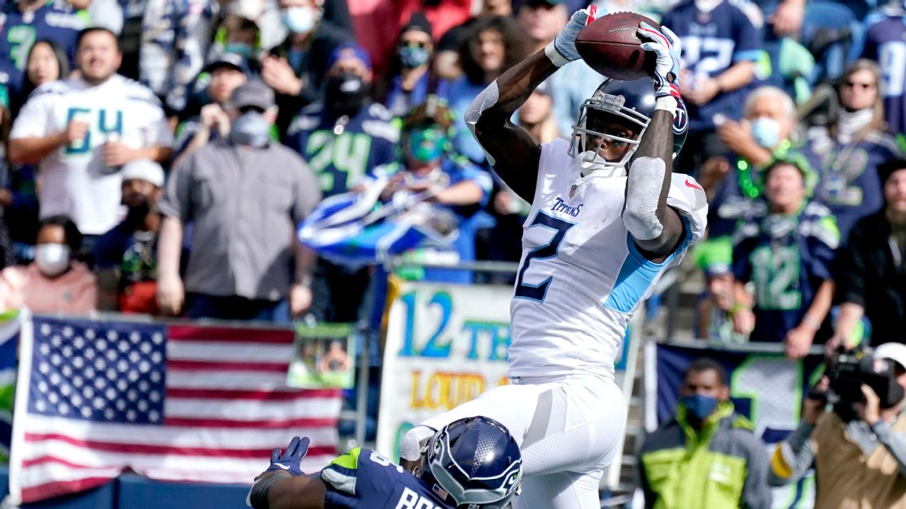 Tennessee Titans wide receiver Julio Jones plays against the Indianapolis  Colts in the first half of an NFL football game Sunday, Sept. 26, 2021, in  Nashville, Tenn. (AP Photo/Mark Zaleski Stock Photo 