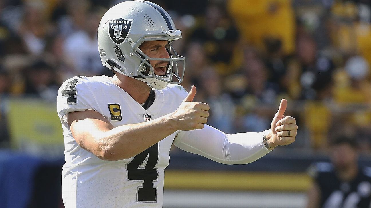 Derek Carr throws for 382 yards, Raiders top Steelers 26-17