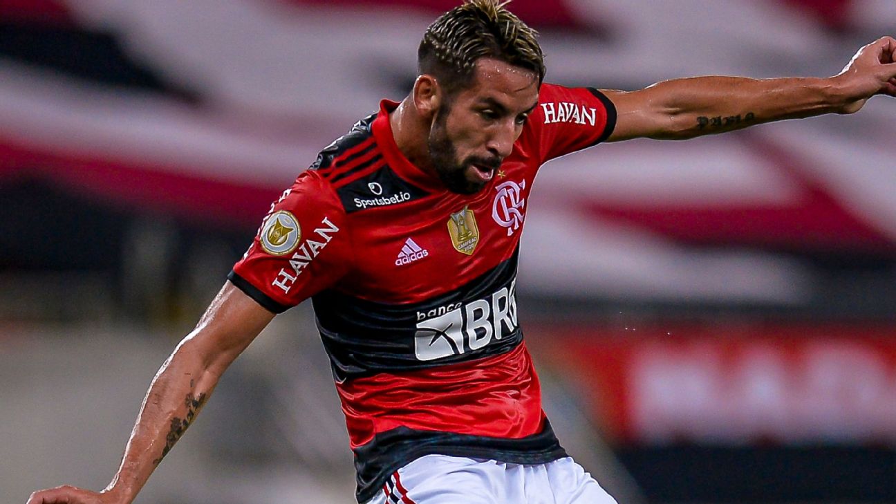 Flamengo libera Isla, que negocia detalhes finais para defender a  Universidad Católica, flamengo