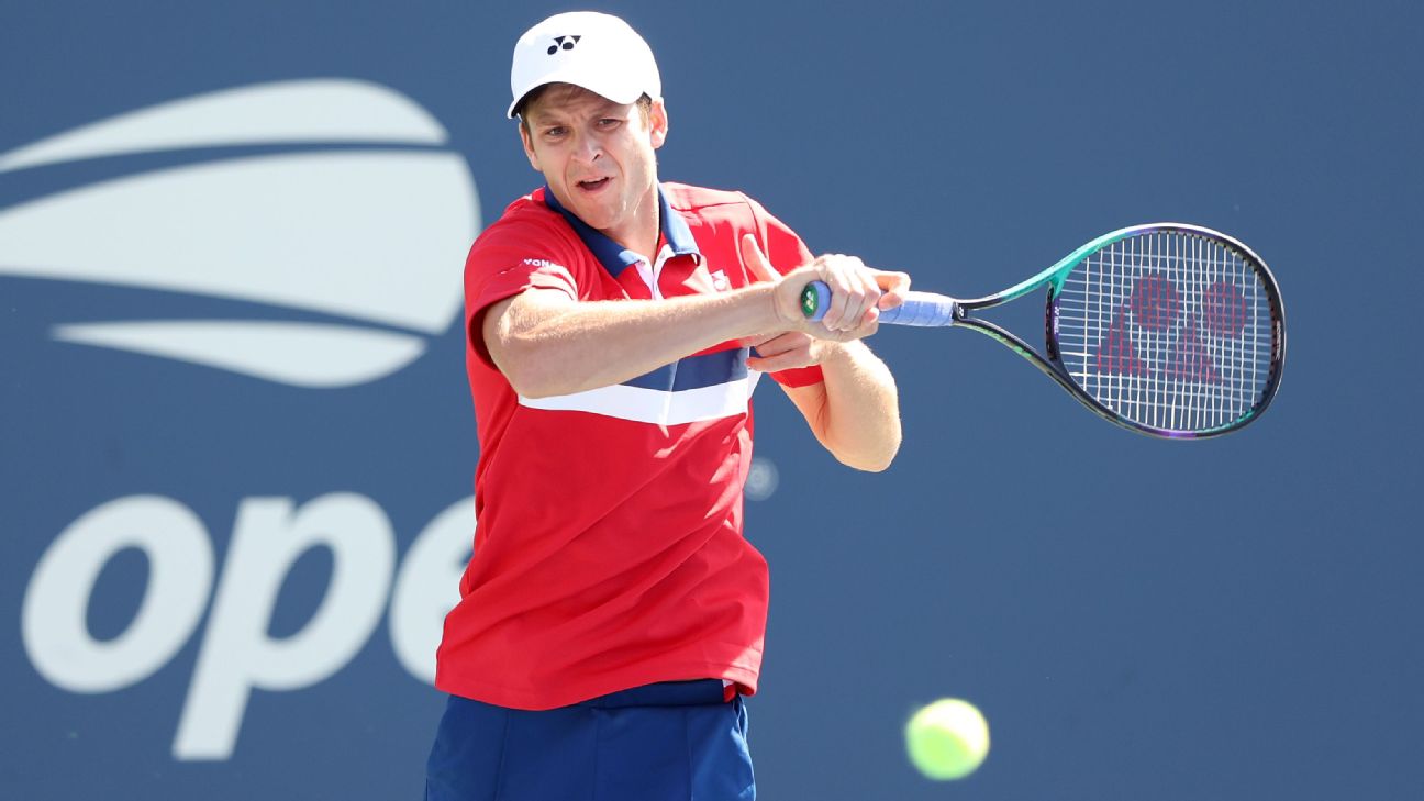 Hurkacz rallies in opening round at Monte Carlo