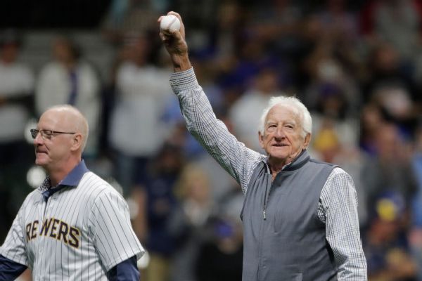 Uecker honored for 50 years as voice of Brewers