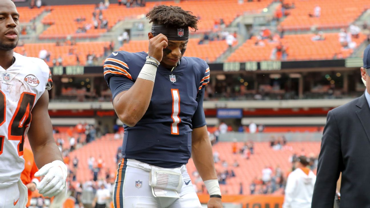 Chicago Bears' Justin Fields honors late ESPN reporter Jeff Dickerson with  'JD' shirt - Windy City Gridiron