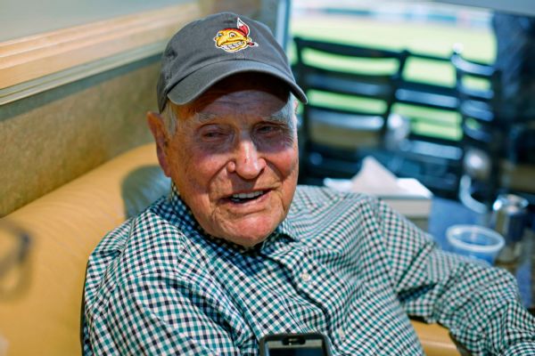Robinson, oldest former MLB player, dies at 100