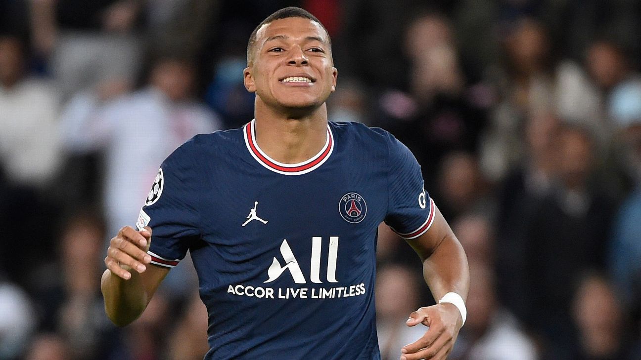Mbappe in PSG renewal talks, mother says