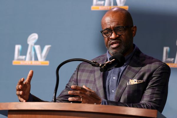 NFLPA votes to retain Smith as executive director