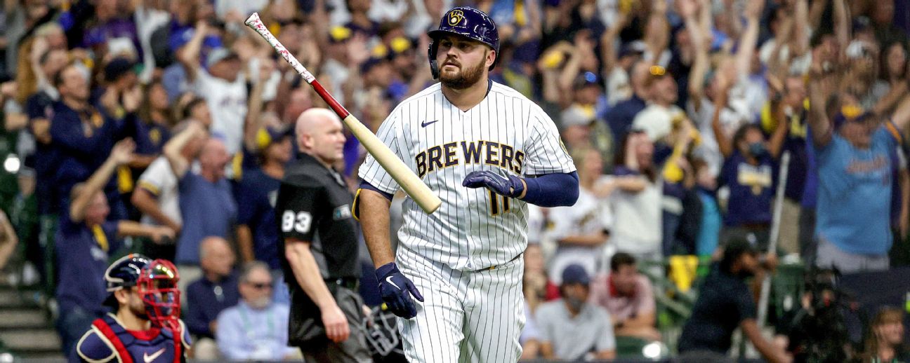 Tellez's 'moment': Clutch HR lifts Brewers to win