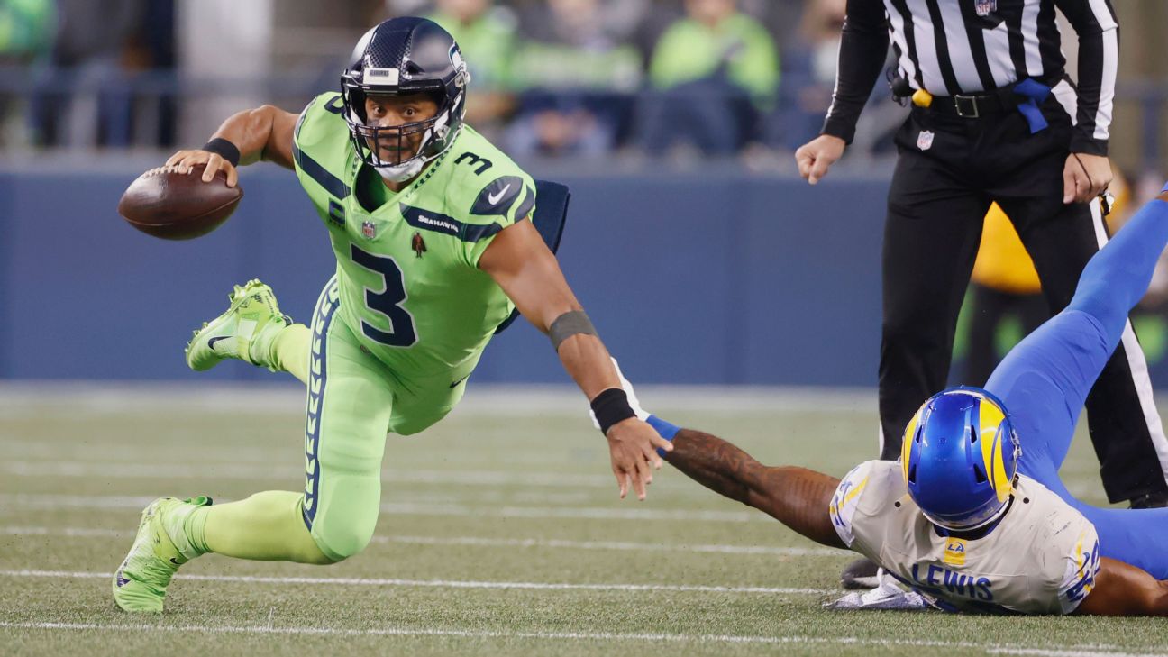 Geno Smith, questionable FG call spoil Russell Wilson's Seattle return