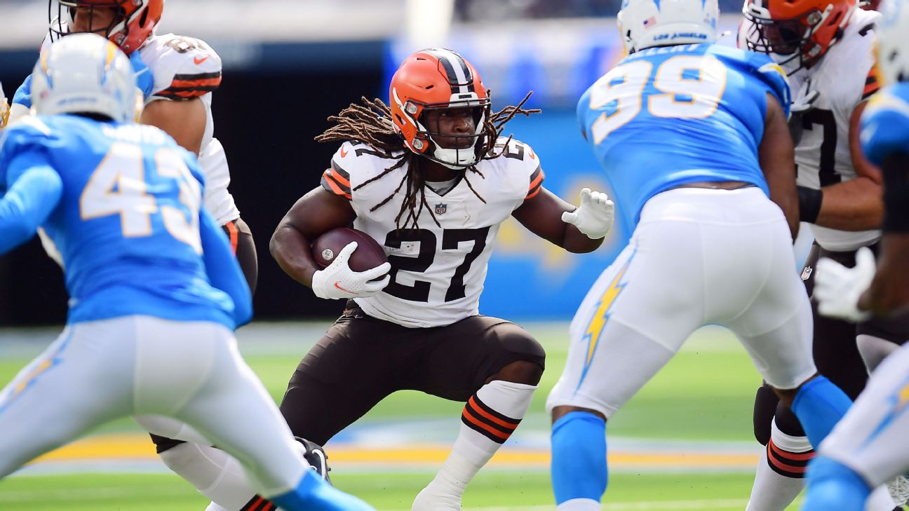 Ravens Rival Browns Sign RB Kareem Hunt to Replace Injured Nick