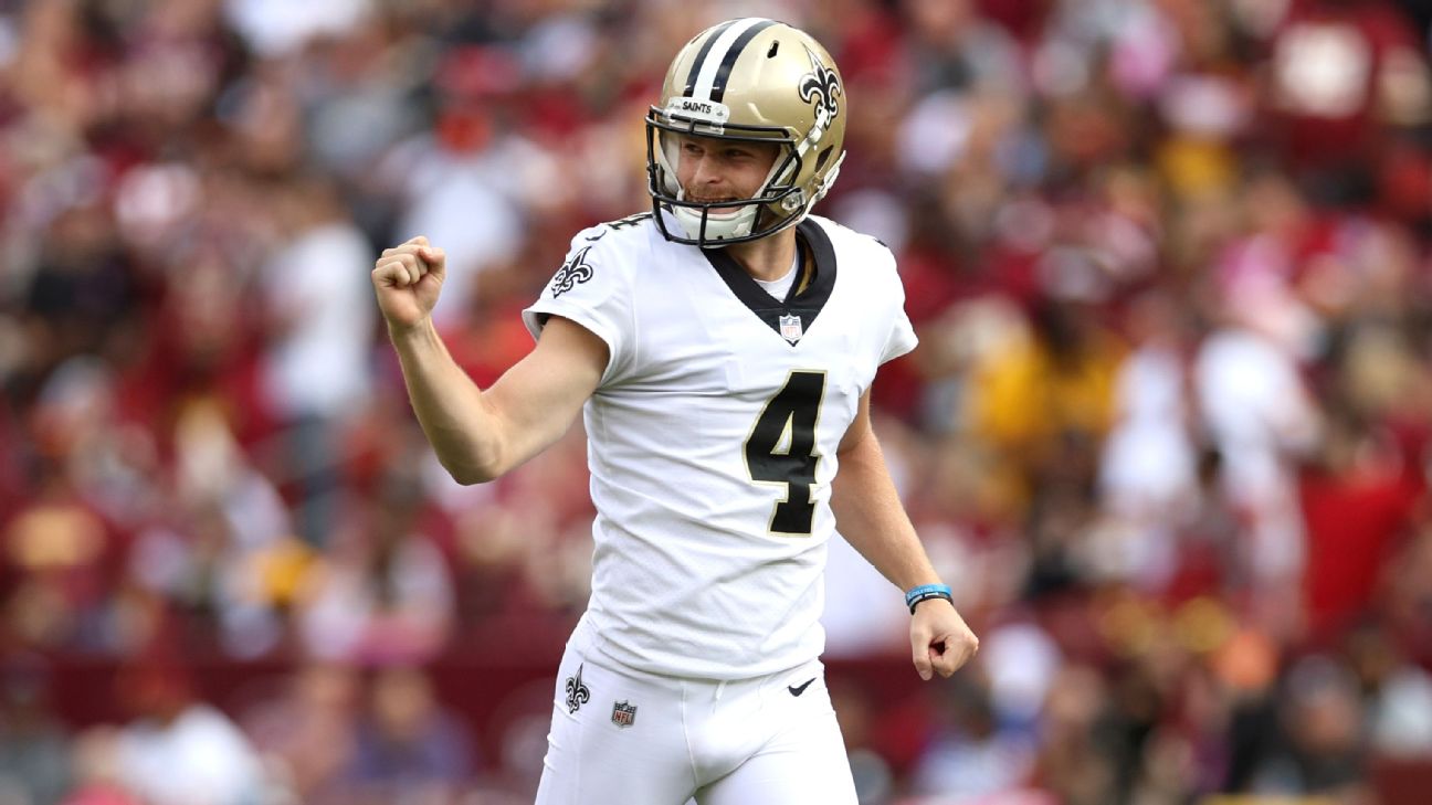 New Orleans, Louisiana, USA. 18th Dec, 2022. New Orleans Saints punter  Blake Gillikin gets ready to punt the ball against the Atlanta Falcons in  an NFL game in New Orleans, Louisiana USA