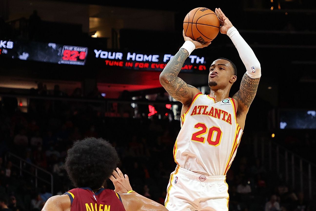 Hawks' Collins has tear in foot, out indefinitely