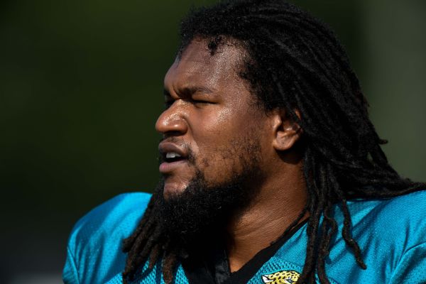 Jags' Smoot helps wife deliver baby girl at home