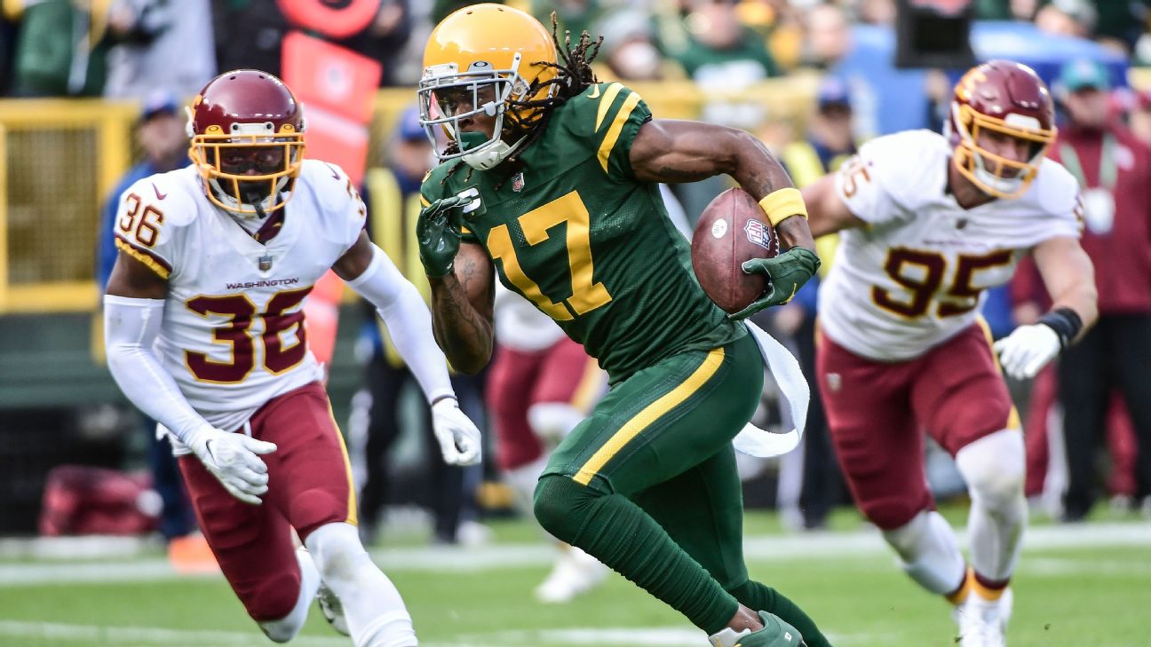 BALTIMORE, MD - DECEMBER 19: Packers wide receiver Davante Adams (17) runs  after a catch during the Green Bay Packers versus Baltimore Ravens NFL game  at M&T Bank Stadium on December 19