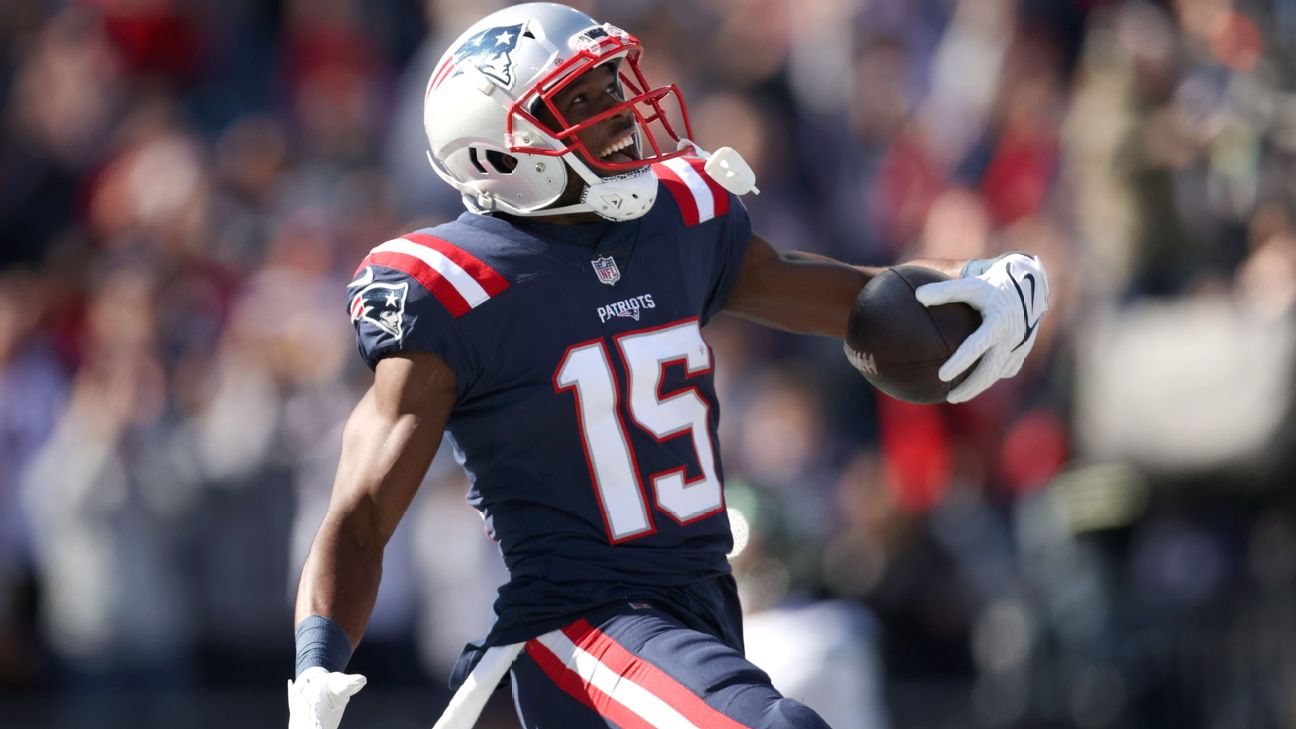 Watch: Patriots receiver Kendrick Bourne throws TD pass to Nelson