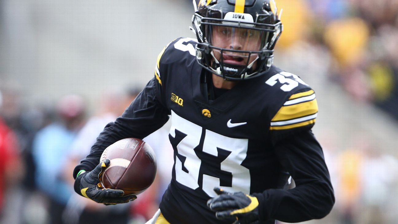 Iowa Football: PFF tabs Hawkeyes' Riley Moss as No. 8 cornerback