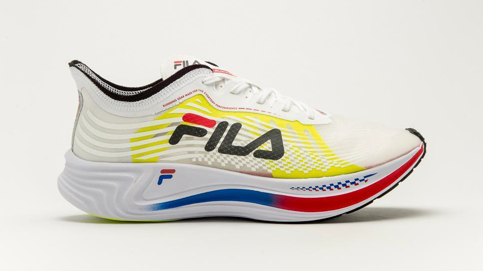 solo salud Pantano FILA lanza Racer Carbon, sus primeras zapatillas de running con placa de  carbono - ESPN