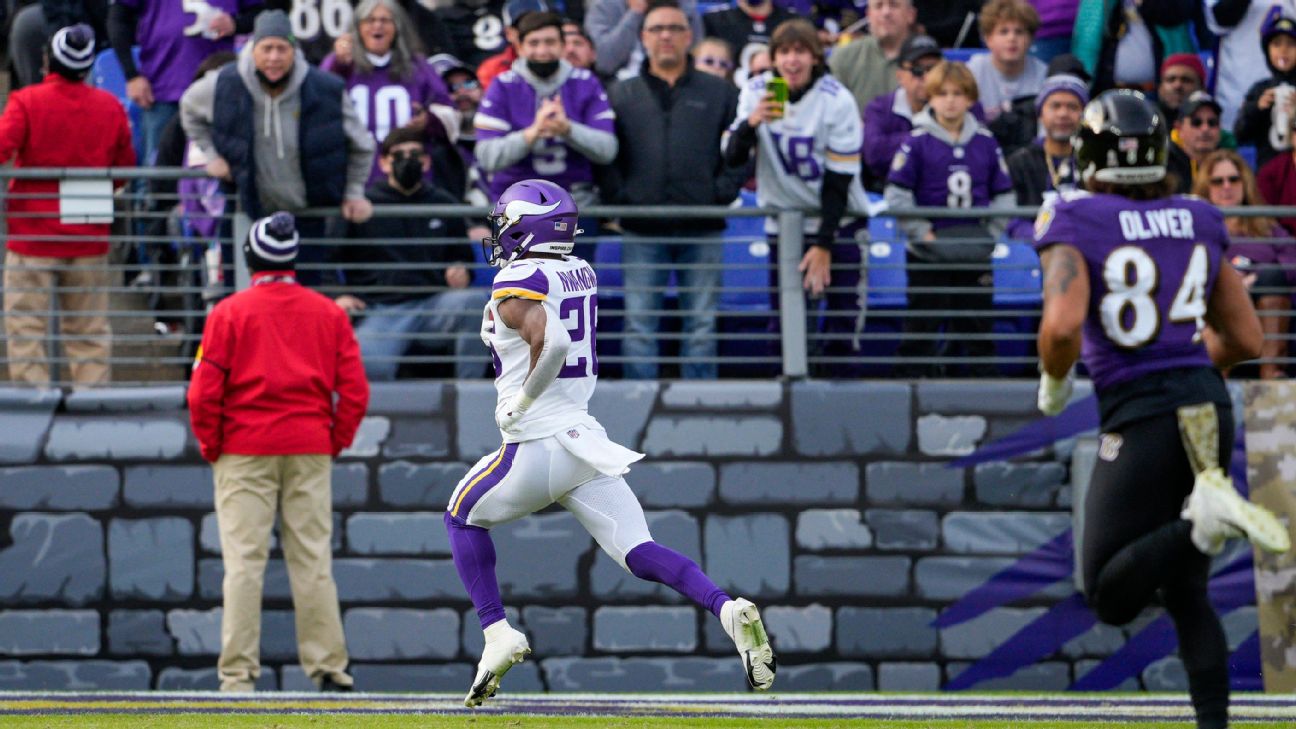 Justin Jefferson does the Griddy after TD in London