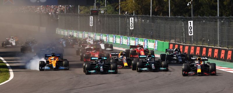 Mercedes 'opened the sea' for Verstappen at T1