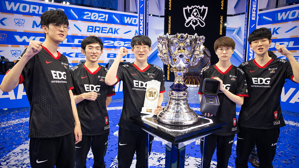 Resumo  EDward Gaming campeã do Mundial de League of Legends - ESPN