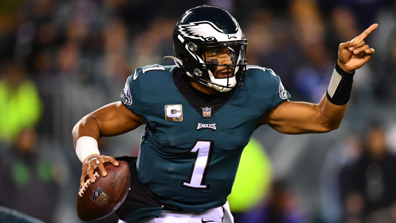 Jalen Hurts pushes through injury to deliver Eagles top seed in NFC - ESPN