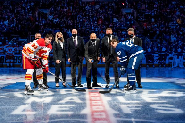 Iginla highlights class inducted into Hockey HOF