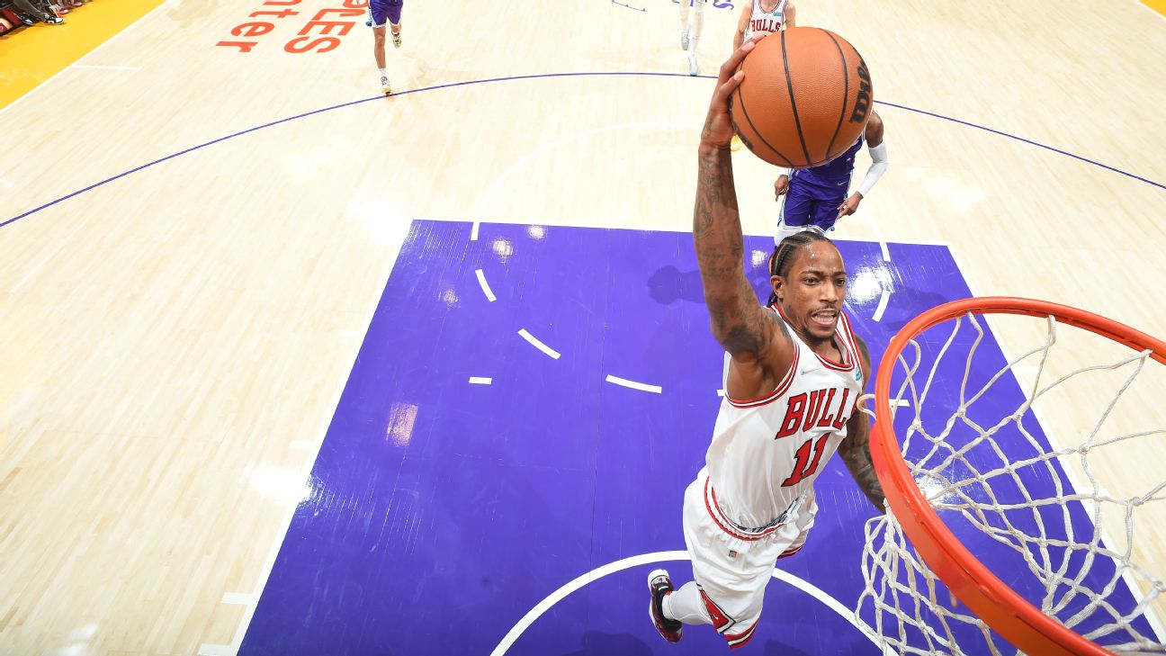 DeMar DeRozan stars as Chicago Bulls beat Los Angeles Lakers
