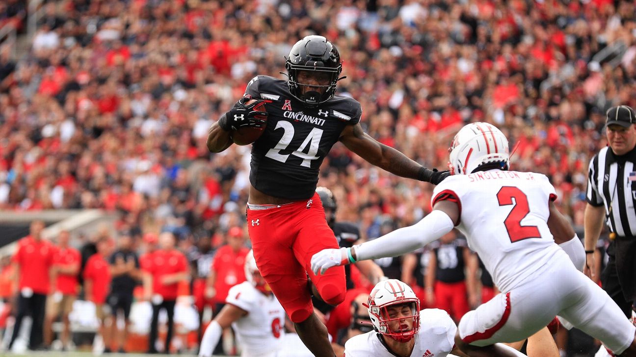 Cincinnati Football Predictions & Odds for Bearcats 2023-24 Win