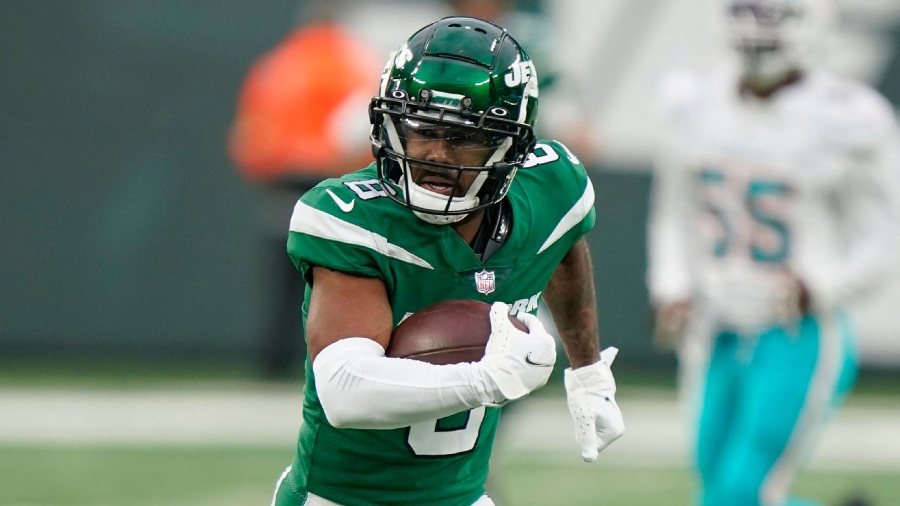 Jets expect disgruntled Elijah Moore to play this week against Patriots